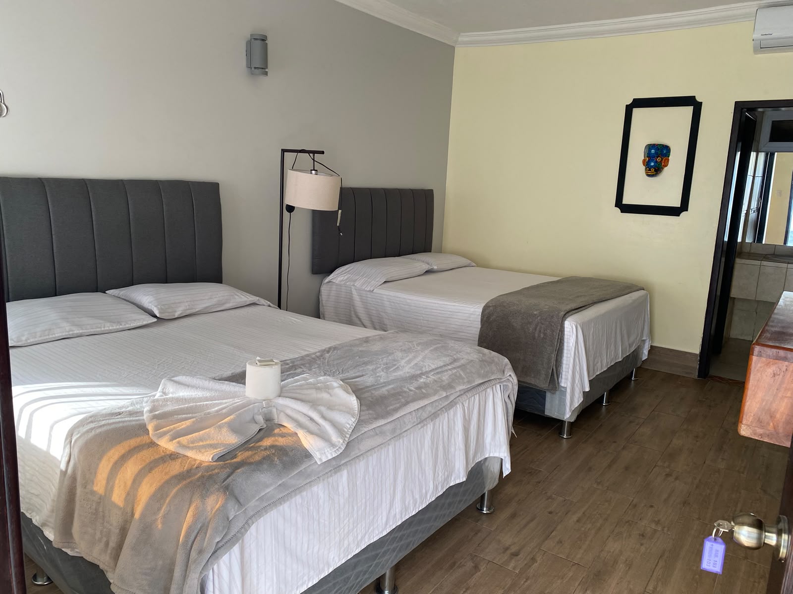 Habitación con dos camas matrimoniales
