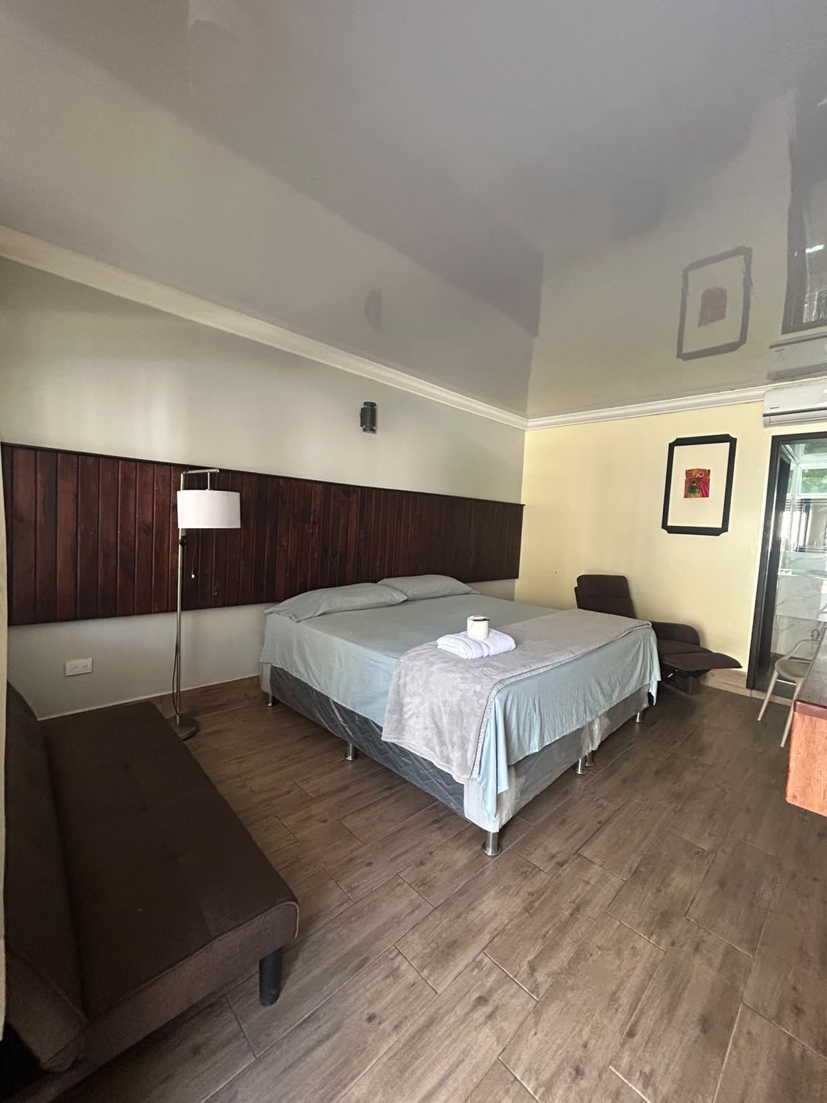 Habitación individual con sillón